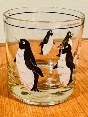 Vintage Set of 6 Mid-Century Gold Rimmed Penguin Rocks Glasses - 5 Penguins Each